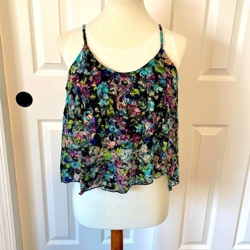 Floral crop top with adjustable straps. GREAT CONDITION